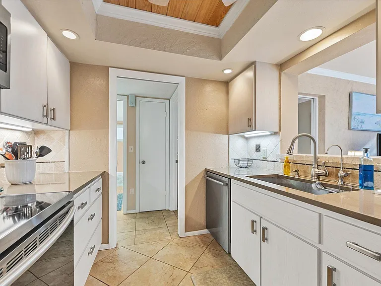 521 Beach Park Blvd — Photo 13