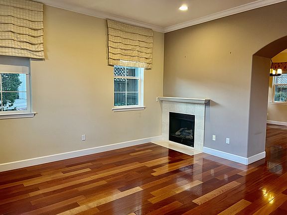3rd image of 853 Palou St