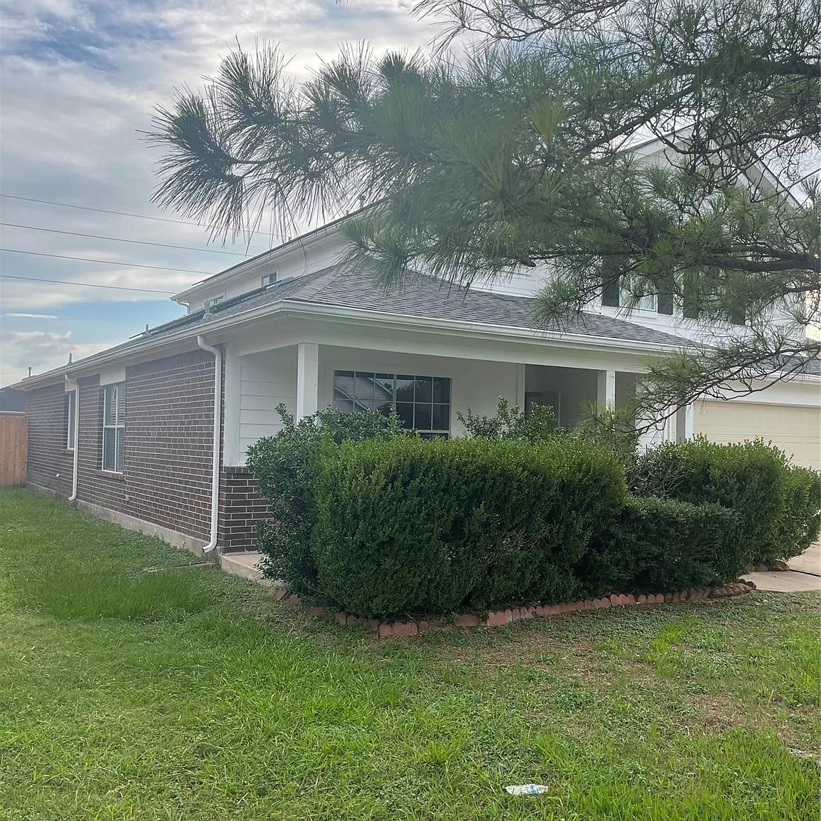 4 bed, 2.5 bath, 2578 sqft, $2,399 — Photo 2