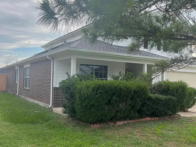 16939 Watering Oaks Ln — Photo 2