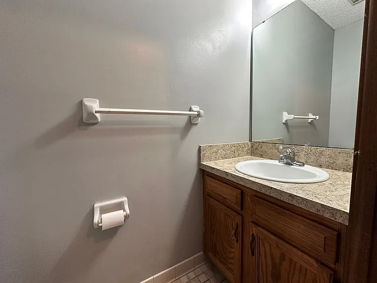 1114 Romaine Cir W — Photo 5