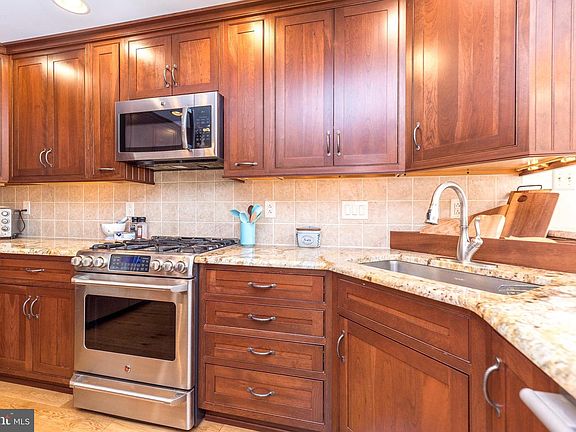 5th image of 312 Manor Rd