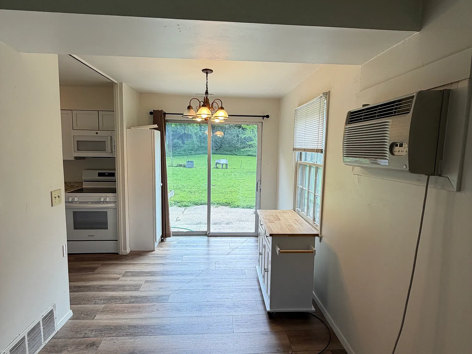 2 bed, 960 sqft, $1,375 — Photo 3