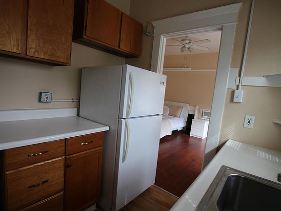 5th image of 50 Breeze Ave APT 4