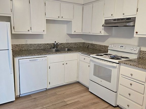 2nd image of 815 SW Cozine Ln #38