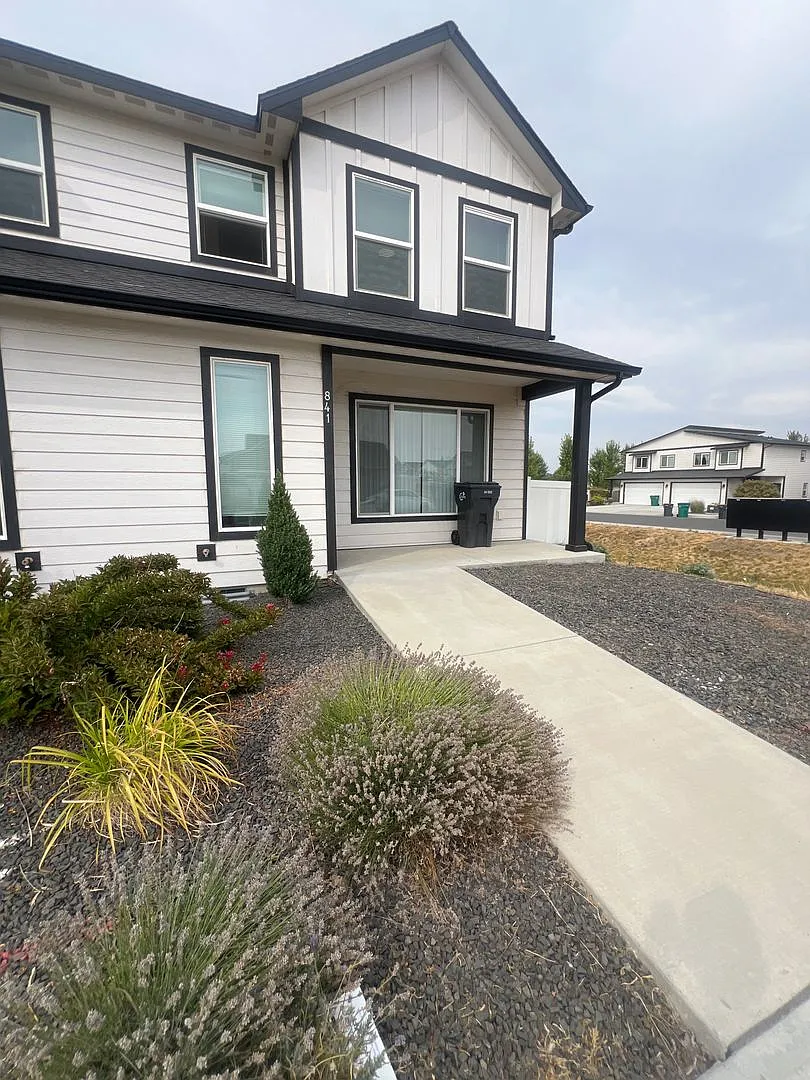 Modern design 3 bed, 2.5 bath duplex — Photo 2