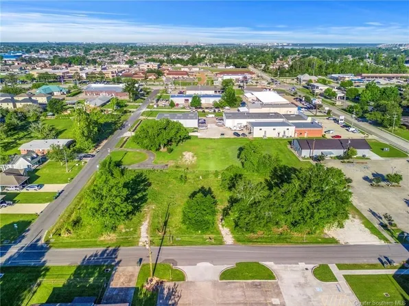 4120 Alma Ln, Lake Charles, LA 70605