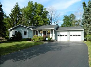 17 Matthew Cir, Rochester, NY 14624