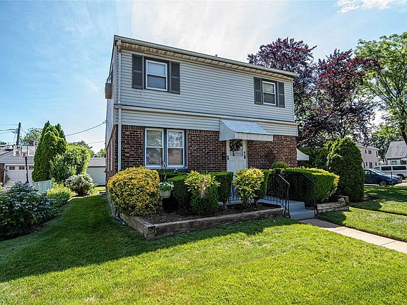 3rd image of 78 Lakeville Dr