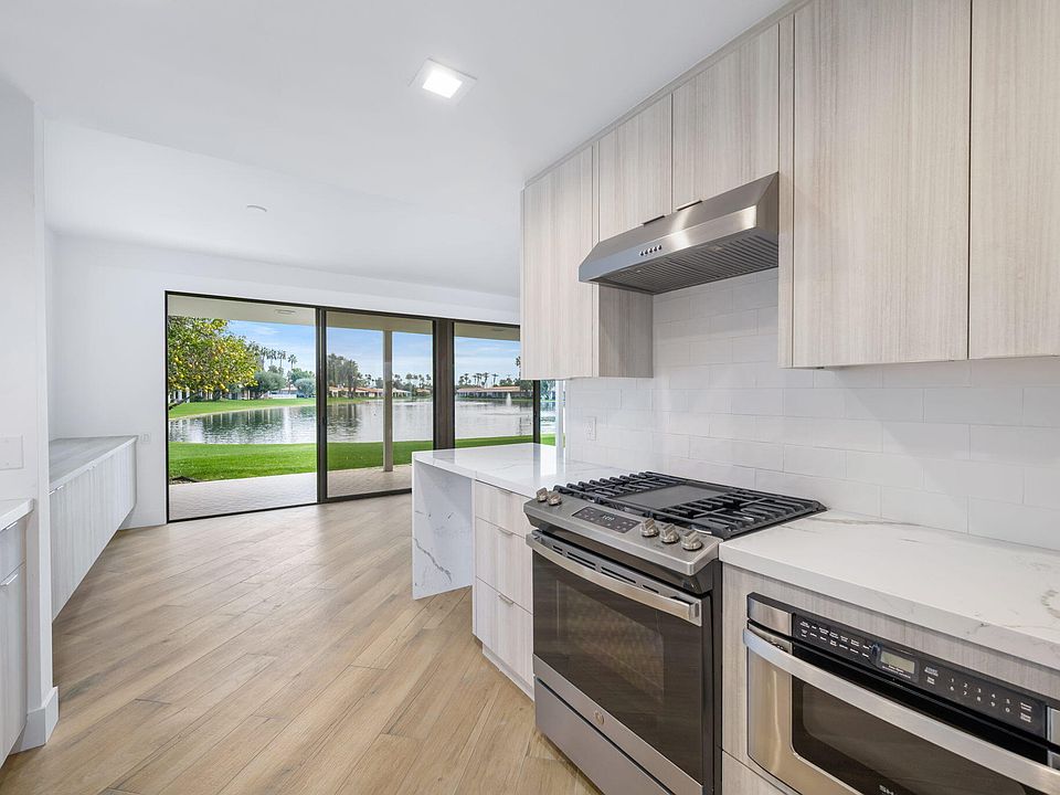 1st image of 78027 Lago Dr