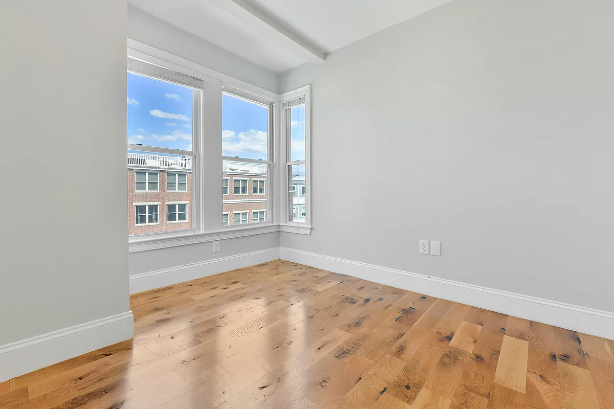 Building Photo - 155 Chelsea St #1