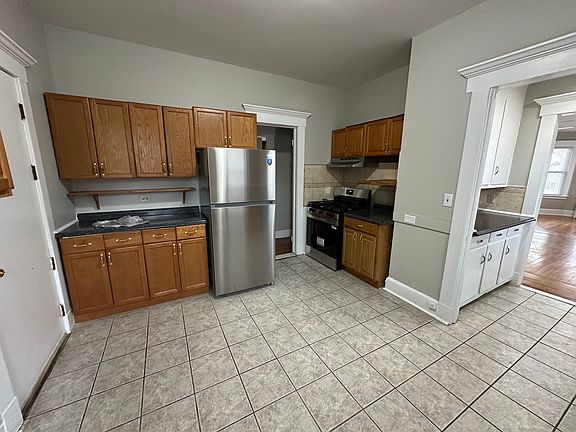 5th image of 64 Stanley St #1S