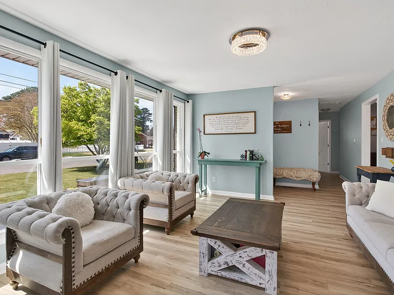 403 Holloway Dr — Photo 12