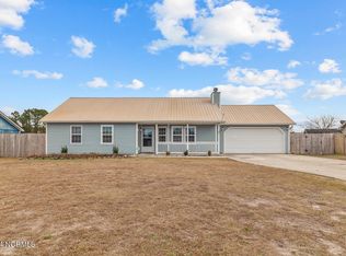 412 Foxtrace Ln, Hubert, NC 28539