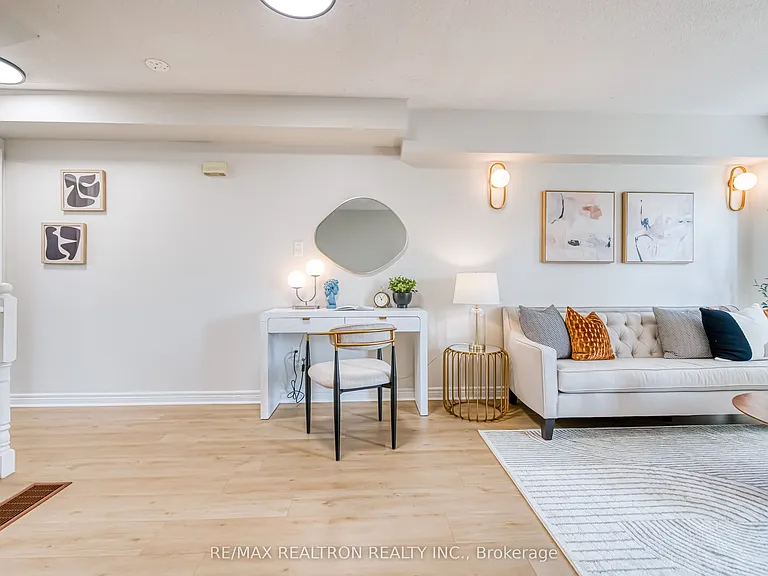 2554 Bur Oak Ave — Photo 10