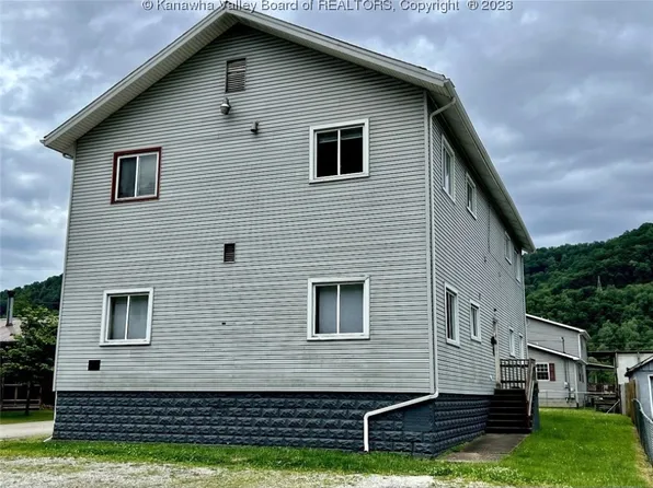 320 Diamond Ave, Belle, WV 25015