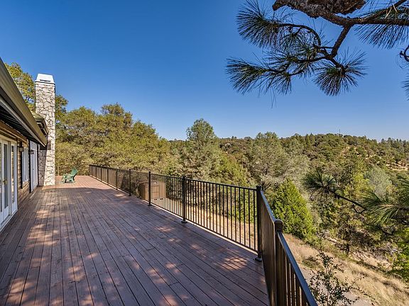 3rd image of 1010 Meadow Oaks Dr
