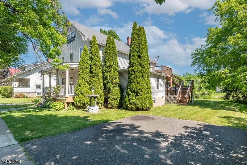 3 bed, 1.0 bath, $2,300 — Photo 3