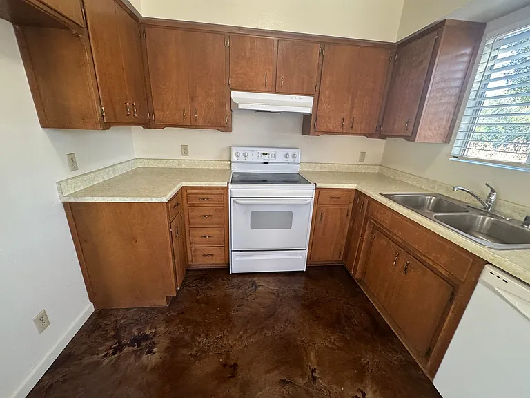 6305 Marchant Ave — Photo 4