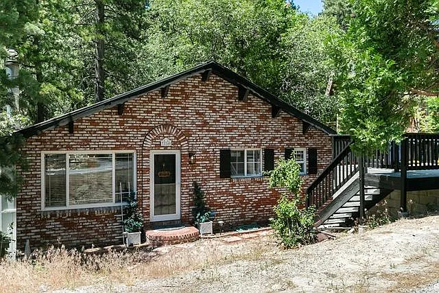 3 bed, 1280 sqft, $2,200 — Photo 1