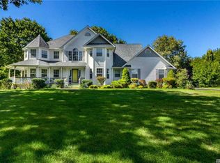 36 Old Neck Ct, Manorville, NY 11949