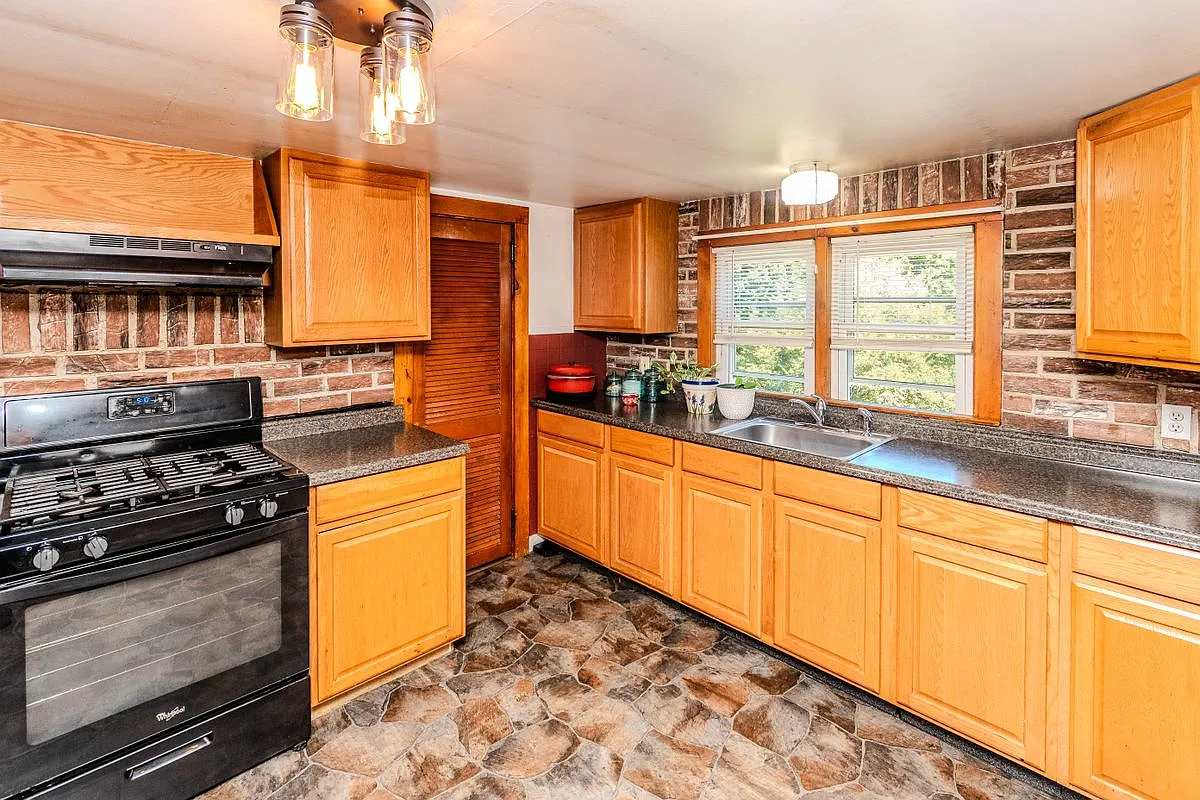 2 bed, 1.0 bath, 900 sqft, $2,100 — Photo 2