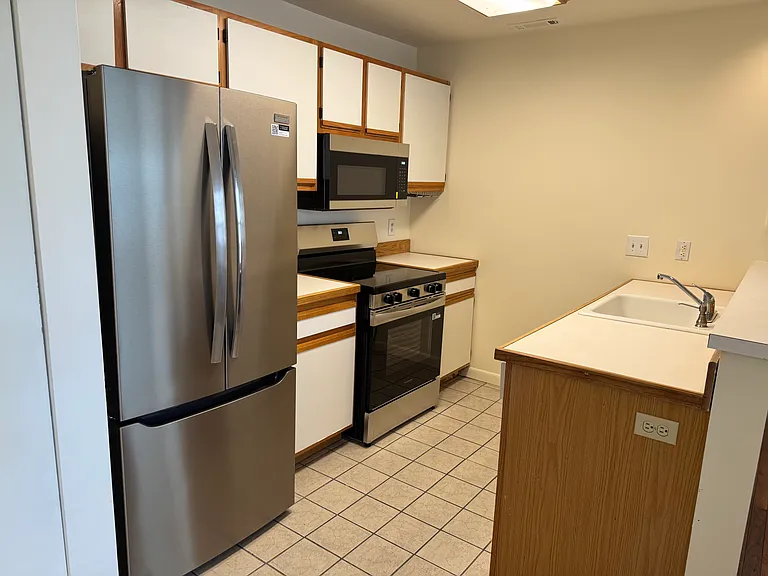 4 Meadow Ridge Rd #4 — Photo 6