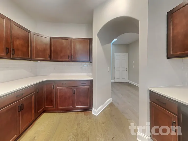1013 Wickshire Dr — Photo 6