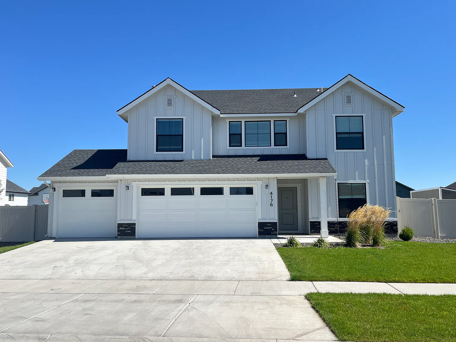 4 bed, 2636 sqft, $2,800 — Photo 1