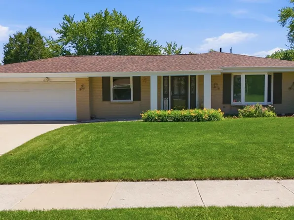 605 E Laverne DRIVE, Oak Creek, WI 53154