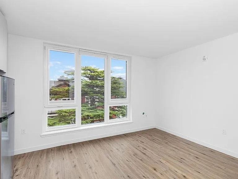 CHRONICLE: Stylish Wallingford Studios with Full Appliance Package & Premium Amenities — Photo 63