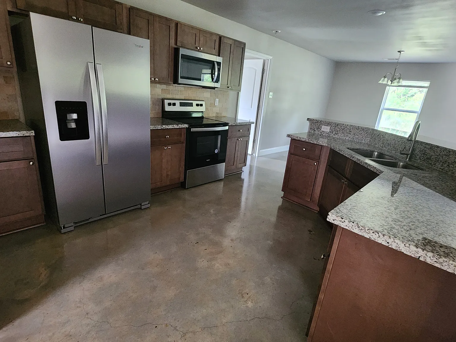 4 bed, 2233 sqft, $2,150 — Photo 3