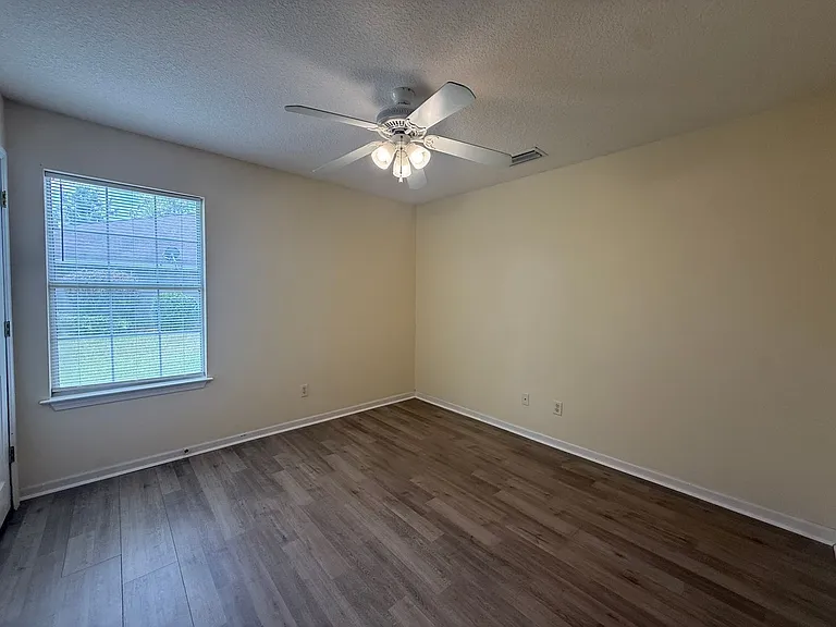221 Millcrest Dr — Photo 10