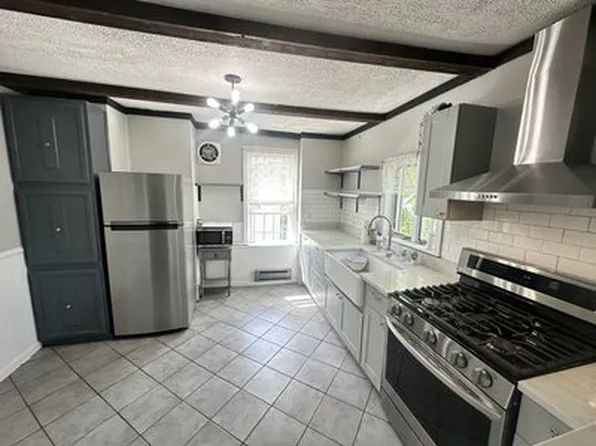 203 3rd St #3, Cambridge, MA 02141