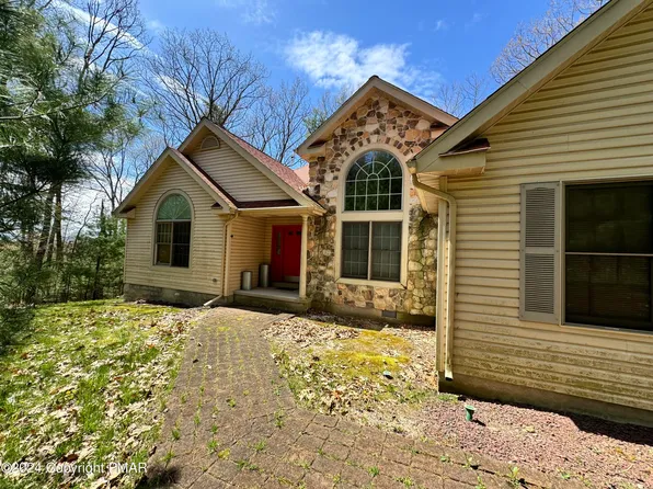 311 Firefly Ct, East Stroudsburg, PA 18301