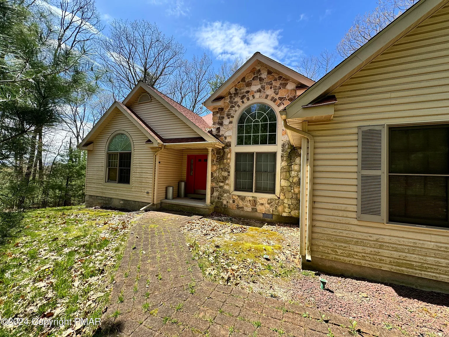 311 Firefly Ct photo 1