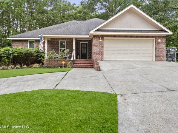2609 N 15th St, Ocean Springs, MS 39564