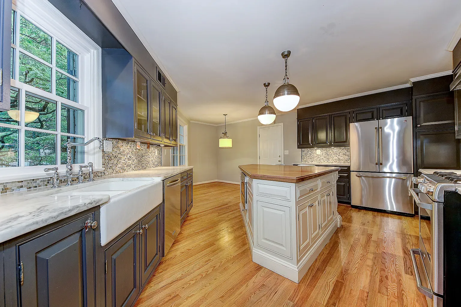 5 bed, 3694 sqft, $7,000 — Photo 3