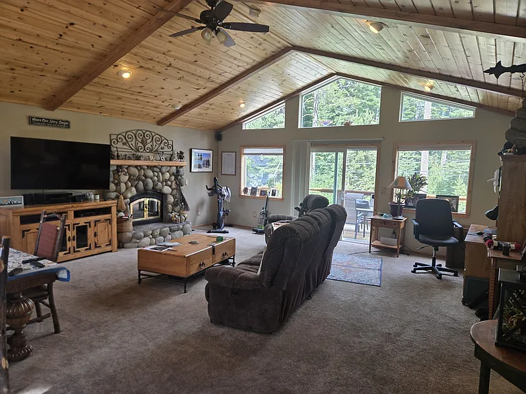 7070 Lewis Ave — Photo 4