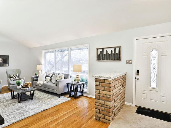 3rd image of 18 Meadow Lake Dr