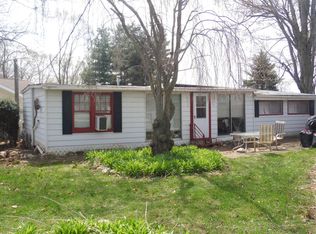43093 Eagle Lake Dr, Paw Paw, MI