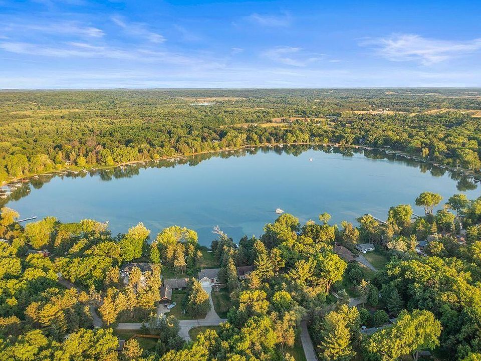 W378S4807 East Pretty Lake ROAD, Dousman, WI 53118 | Zillow