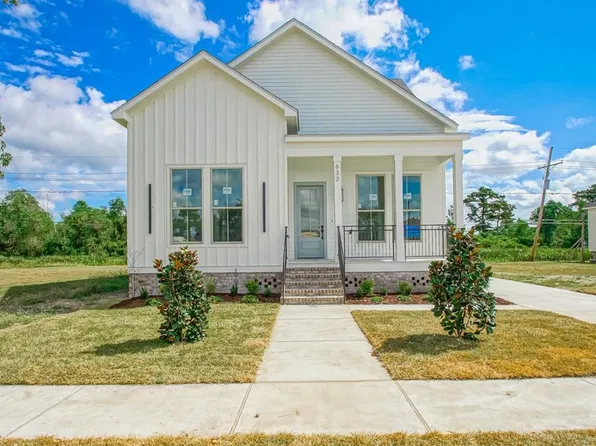 633 Cougar Dr, Arabi, LA 70032