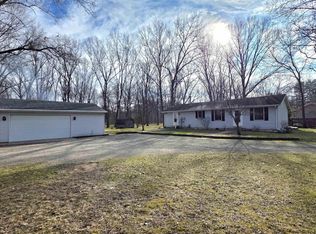 7816 N Clover Ln, Walkerton, IN 46574