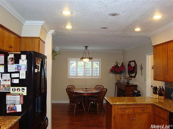 3rd image of 1115 Green Oaks Way