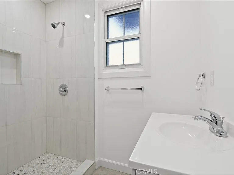 11006 S Truro Ave — Photo 12