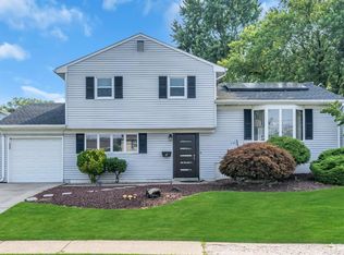 65 Erik Dr, Fords, NJ 08863