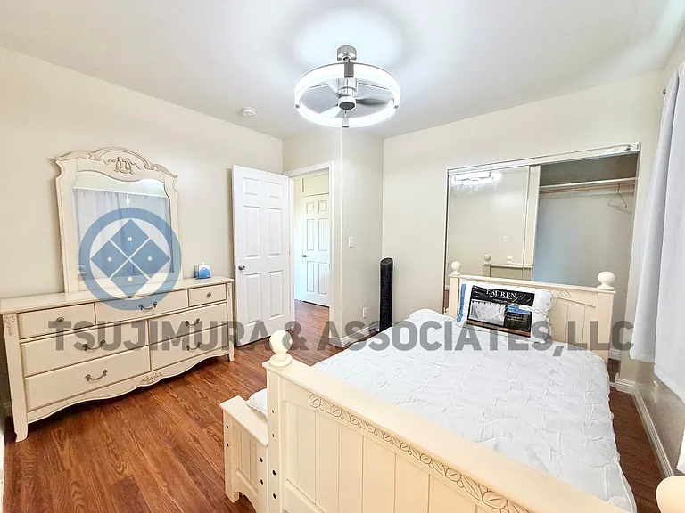 2323 E Manoa Rd — Photo 7