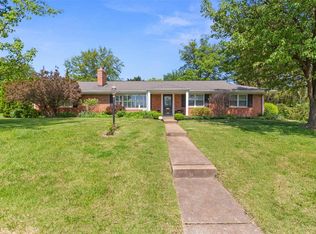 801 Renderer Dr, Saint Louis, MO 63122
