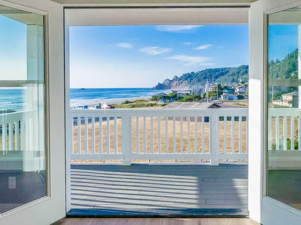 1726 NW 59th St, Lincoln City, OR 97367